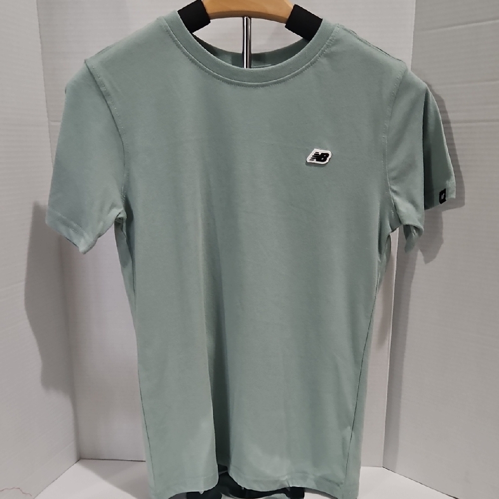 New Balance boys's Green T-Shirt Size 12